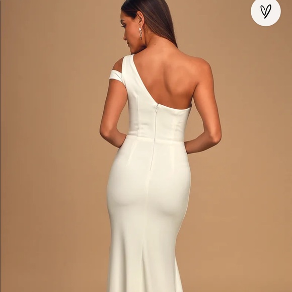 SOLD ✅: White one-shoulder mermaid maxi wedding gown. - Picture 2 of 7